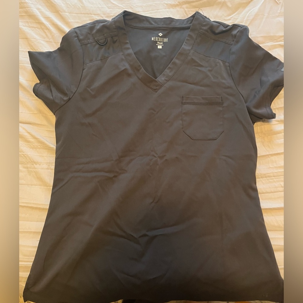 Women’s Gray Med Couture Touch style one-pocket top - size Small